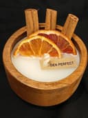 شمع با ظرف چوبی دارچین و پرتغال